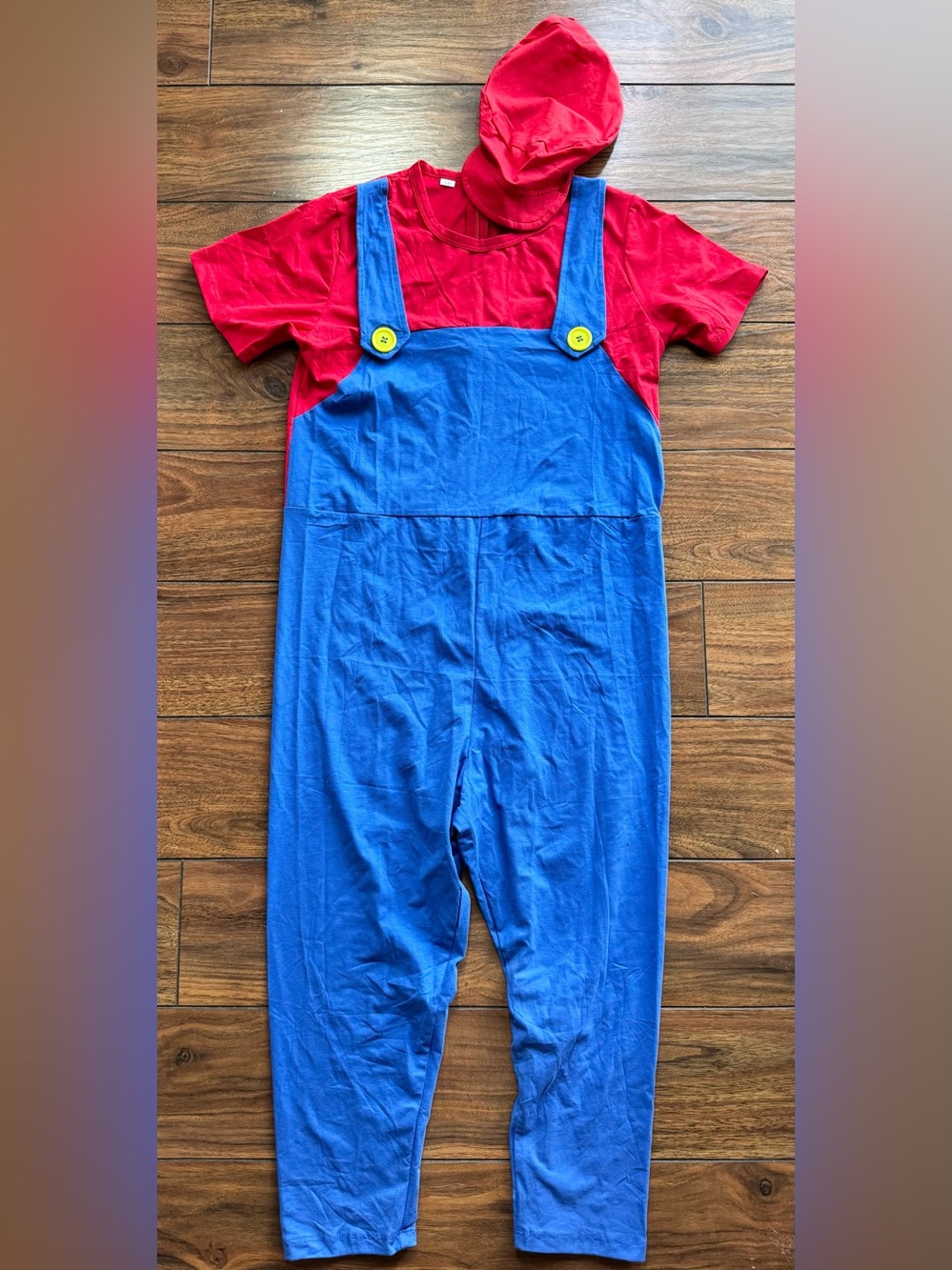Unisex Halloween costume. Kids size 7-8
Brand new.